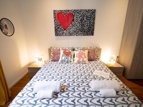 tHE Keith Haring Room - Private Bedroom : photo 8 de la chambre chambre double avec salle de bains privative