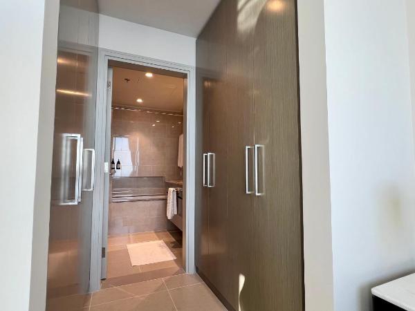 NEW LUXURY 2 Bedroom Apt - Downtown Dubai Mall & Opera District : photo 1 de la chambre appartement 2 chambres