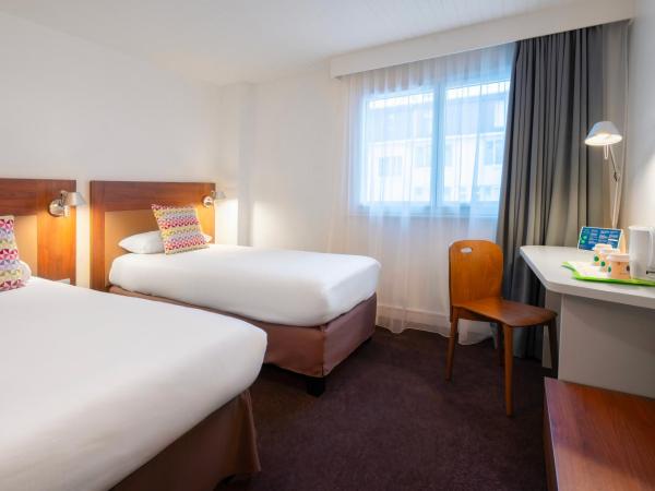 Campanile Annecy Centre - Gare : photo 1 de la chambre chambre nouvelle génération - 1 lit double et 1 lit simple
