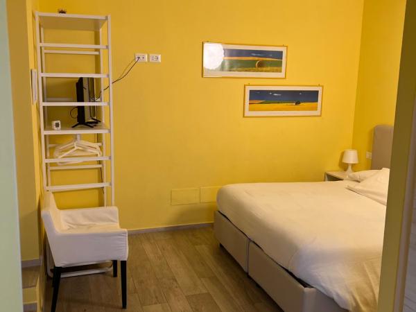 Casa Francia Emilia Levante : photo 2 de la chambre chambre double ou lits jumeaux avec salle de bains privative