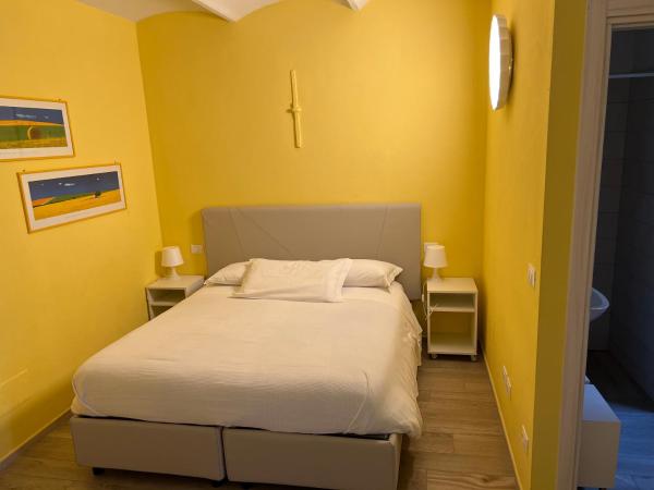 Casa Francia Emilia Levante : photo 1 de la chambre chambre double ou lits jumeaux avec salle de bains privative
