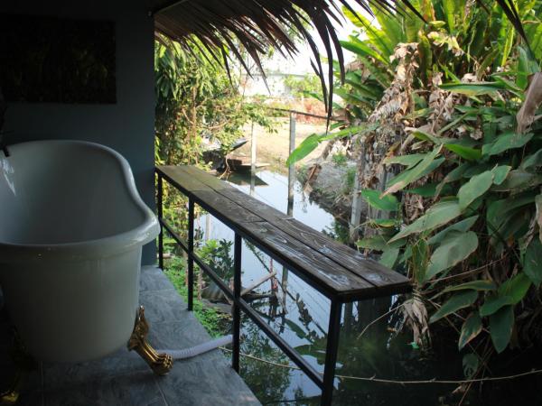 Do Dee Cafe Bangkok Hostel : photo 4 de la chambre chambre simple deluxe avec balcon