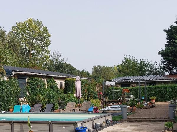 Chambres d'Hôtes de l'Ile du Saule : photo 9 de la chambre chambre double - vue sur jardin