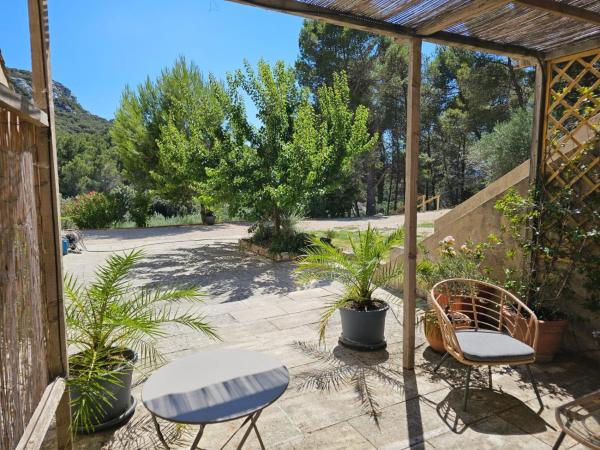 MAS DE LA FADETO : photo 2 de la chambre chambre double - vue sur jardin