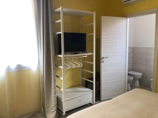 Casa Francia Emilia Levante : photo 6 de la chambre chambre quadruple avec salle de bains privative