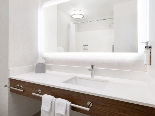 Holiday Inn Express Las Vegas Stadium Area, an IHG Hotel : photo 6 de la chambre chambre standard