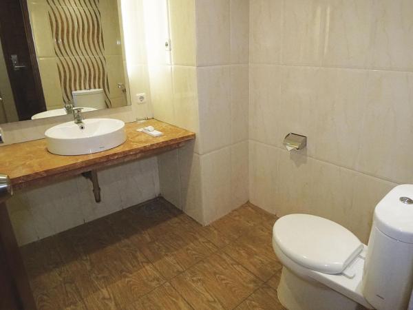 1O1 URBAN Jakarta Thamrin : photo 1 de la chambre chambre deluxe double ou lits jumeaux