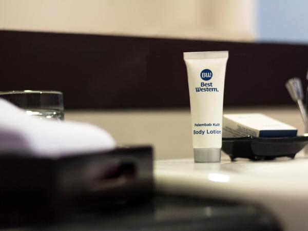 Best Western Mangga Dua Hotel & Residence : photo 4 de la chambre chambre lits jumeaux de luxe avec vue sur la ville - non-fumeurs