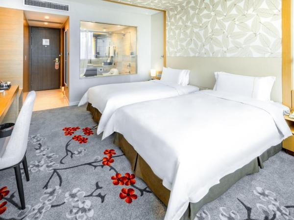 China Mayors Plaza - Free shuttle between hotel and Exhibition Center during Canton Fair : photo 1 de la chambre chambre lits jumeaux exécutive