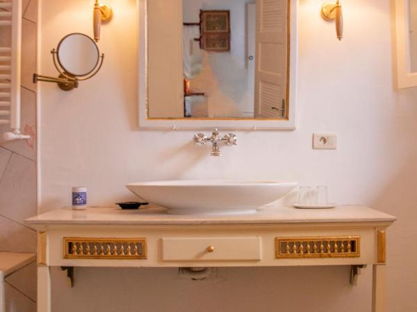 Dar Yessine Boutique Hôtel : photo 5 de la chambre chambre double deluxe avec baignoire