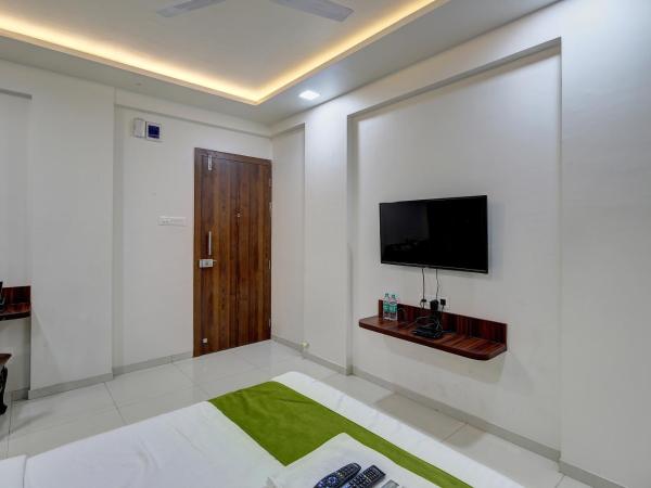 StayBird - NEST, A Premium Residences, Kharadi : photo 9 de la chambre chambre double ou lits jumeaux supérieure avec vue sur ville