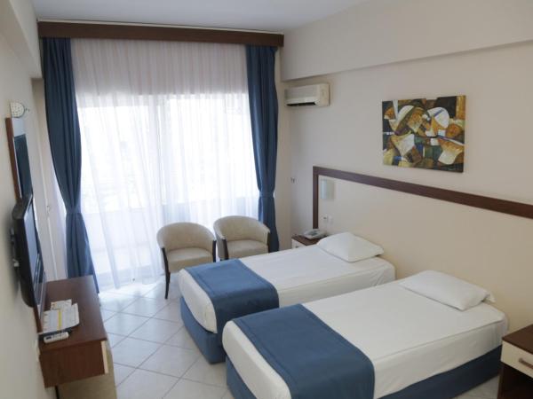 Batıhan Beach Resort & Spa : photo 1 de la chambre chambre double ou lits jumeaux - vue sur les terres


