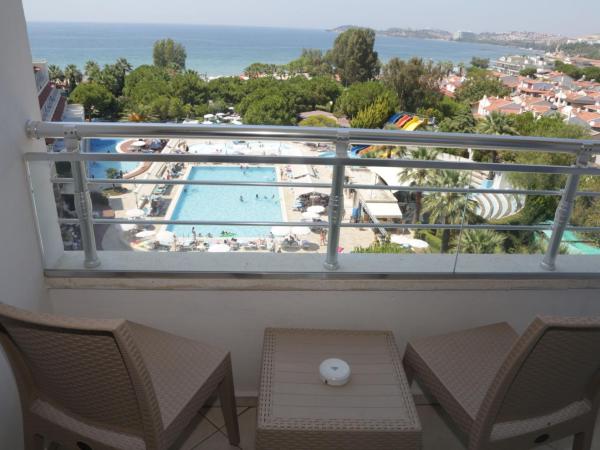 Batıhan Beach Resort & Spa : photo 2 de la chambre chambre double ou lits jumeaux - vue sur les terres

