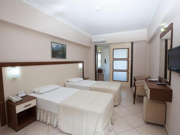 Batıhan Beach Resort & Spa : photo 1 de la chambre chambre familiale + 1 enfant
