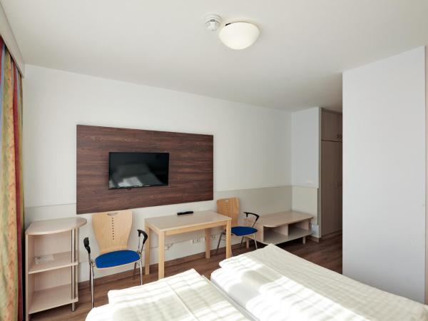 Hotel Kolping Wien Zentral : photo 3 de la chambre chambre double de luxe avec vue sur cour