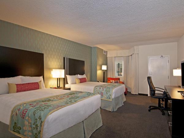 Coast Kamloops Hotel & Conference Centre : photo 2 de la chambre hébergement 2 lits queen-size coast
