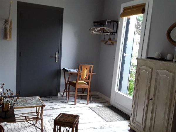 Chambres d'Hôtes de l'Ile du Saule : photo 8 de la chambre chambre lits jumeaux - vue sur jardin