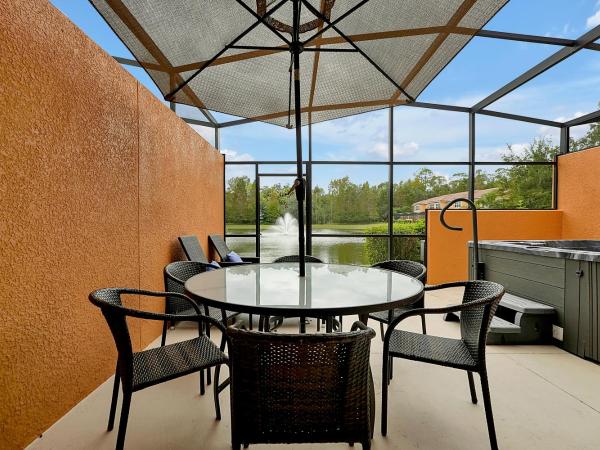 Regal Oaks Resort Vacation Townhomes by IDILIQ - Free Private Hot tub! : photo 3 de la chambre villa 2 chambres avec vue sur le lac