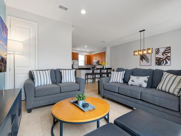 Regal Oaks Resort Vacation Townhomes by IDILIQ - Free Private Hot tub! : photo 4 de la chambre maison 2 chambres avec bain à remous privé