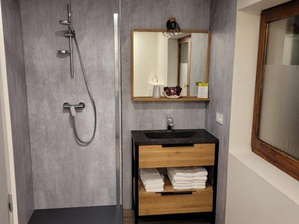 Hôtel Belalp : photo 2 de la chambre suite familiale avec balcon