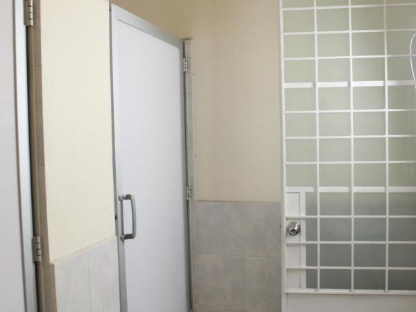 Hostal La Loteria : photo 2 de la chambre lit dans dortoir de 8 lits 