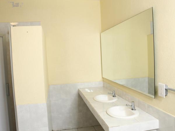 Hostal La Loteria : photo 6 de la chambre lit simple dans dortoir pour femmes