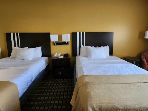 Days Inn & Suites by Wyndham Sam Houston Tollway : photo 9 de la chambre chambre 2 lits queen-size - non-fumeurs