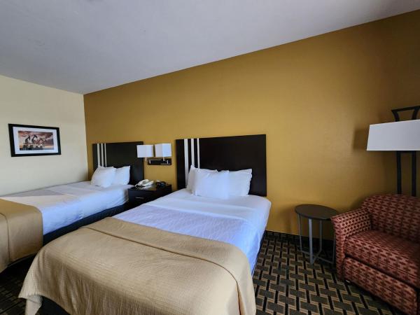 Days Inn & Suites by Wyndham Sam Houston Tollway : photo 5 de la chambre chambre 2 lits queen-size - non-fumeurs