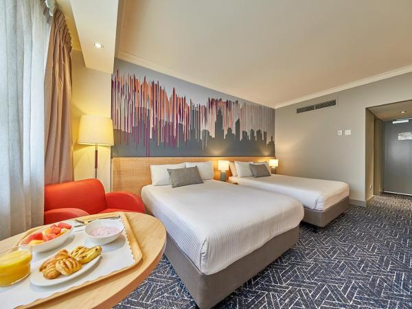 Mercure Perth : photo 8 de la chambre accessible classic room two double beds