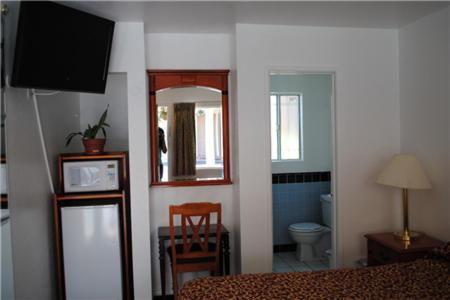 Rose Bowl Motel : photo 4 de la chambre chambre lit king-size - non-fumeurs