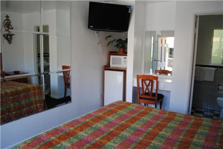 Rose Bowl Motel : photo 6 de la chambre chambre lit king-size - non-fumeurs