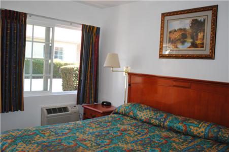 Rose Bowl Motel : photo 10 de la chambre chambre lit king-size - non-fumeurs