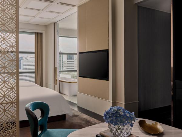 Rosewood Bangkok : photo 4 de la chambre chambre lits jumeaux de luxe pour personnes à mobilité réduite