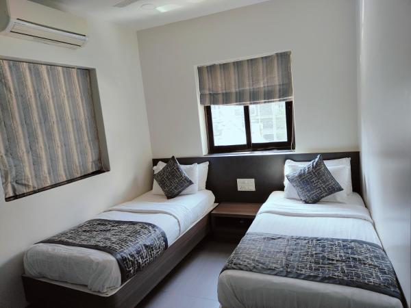 Apollo Guest House : photo 5 de la chambre chambre double ou lits jumeaux avec vue