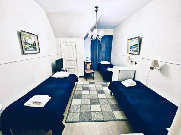 Senate Hotel : photo 1 de la chambre triple room with city view - shared bathroom