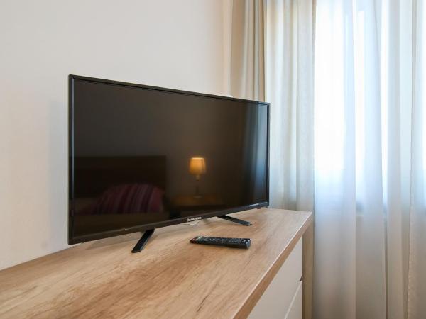 Stodolní Apartment : photo 2 de la chambre chambre familiale avec salle de bains commune