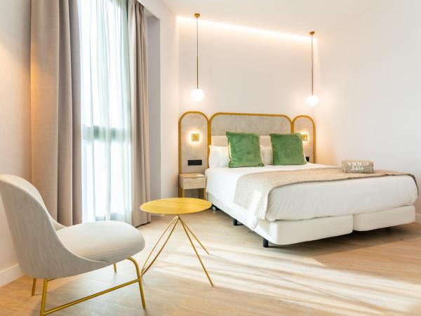 Hotel Málaga Vibes : photo 7 de la chambre chambre lit king-size supérieure