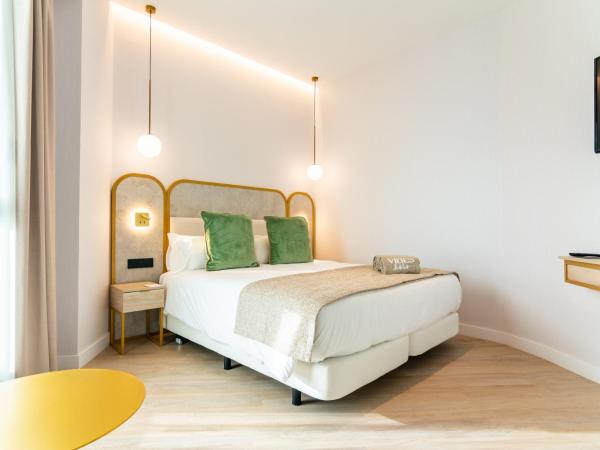 Hotel Málaga Vibes : photo 6 de la chambre chambre lit king-size supérieure