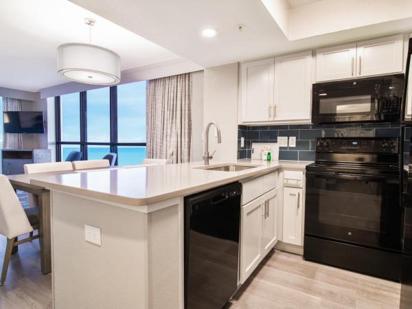 Breakers Resort Hotel : photo 4 de la chambre paradise oceanfront deluxe two bedroom condo