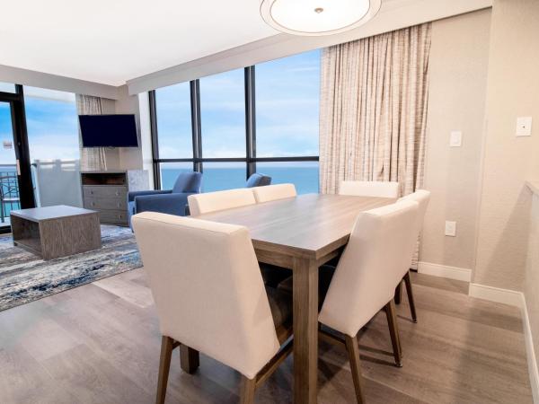 Breakers Resort Hotel : photo 3 de la chambre paradise oceanfront deluxe two bedroom condo