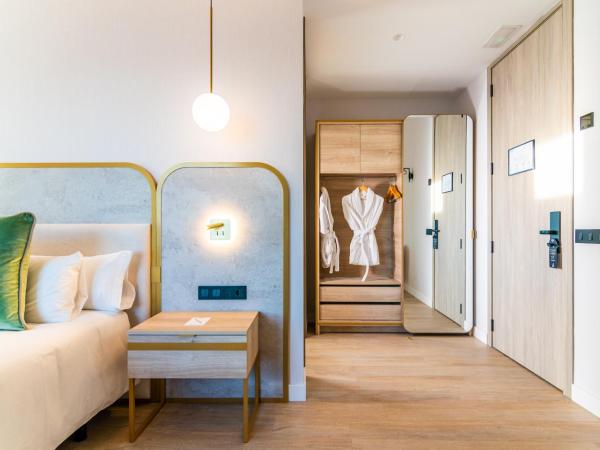 Hotel Málaga Vibes : photo 8 de la chambre chambre lit king-size deluxe