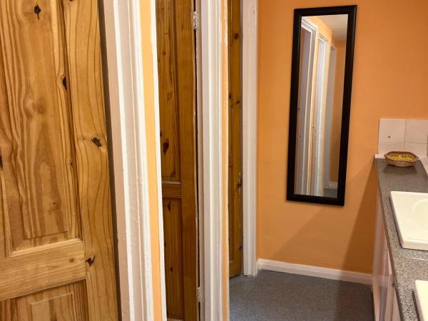 Bath Backpackers : photo 8 de la chambre lit dans dortoir mixte de 8 lits