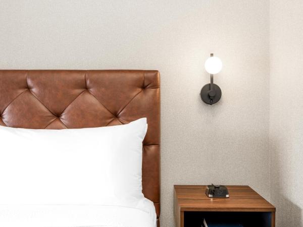 Four Points by Sheraton Kelowna Airport : photo 3 de la chambre premium deluxe, 1 king, 1 sofa bed