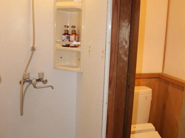 Nagomi-Ryokan Yuu : photo 6 de la chambre chambre lits jumeaux avec salle de bains commune