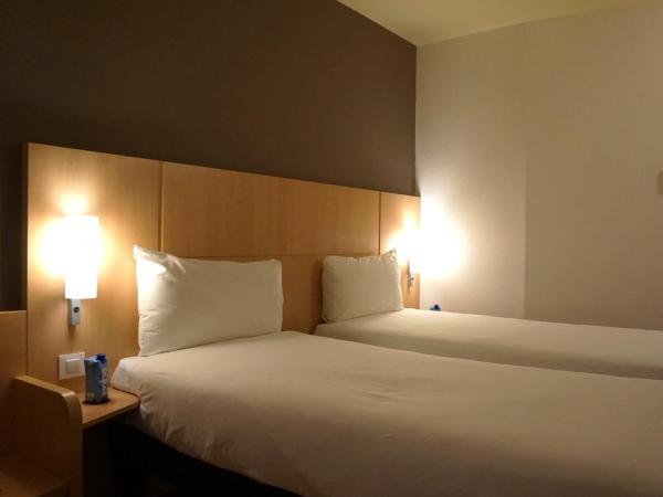 Ibis Girona : photo 6 de la chambre chambre lits jumeaux standard
