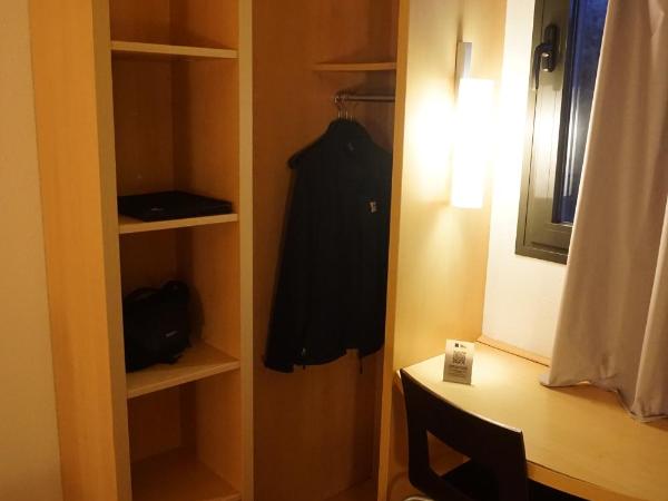 Ibis Girona : photo 8 de la chambre chambre triple
