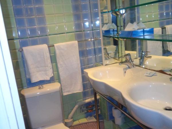 Hôtel les Degrés de Notre Dame : photo 3 de la chambre chambre triple