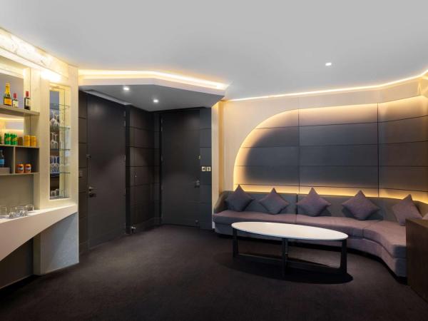 V Hotel Dubai, Curio Collection by Hilton : photo 1 de la chambre suite point de vue à lit rond