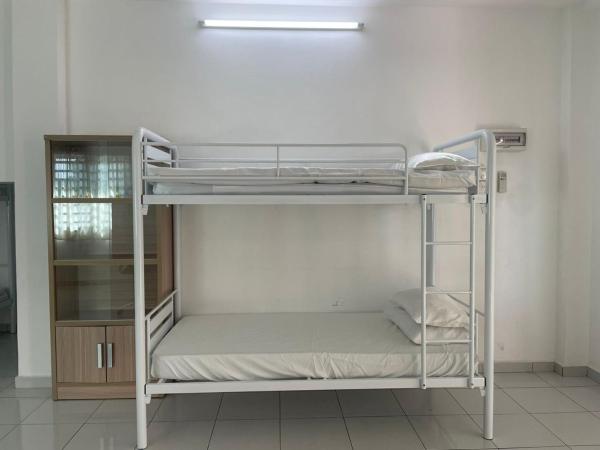 15 min to Qing Xin Ling Cultural Village Ipoh : photo 8 de la chambre chambre familiale avec salle de bains