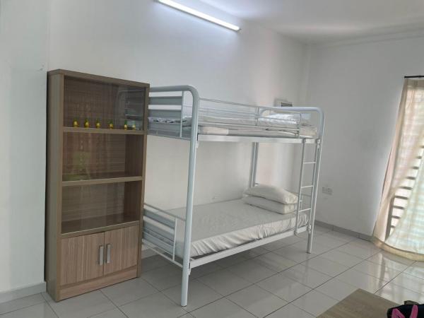 15 min to Qing Xin Ling Cultural Village Ipoh : photo 10 de la chambre chambre familiale avec salle de bains